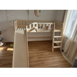 Hochbett mit Rutsche aus naturbelassenem Massivholz